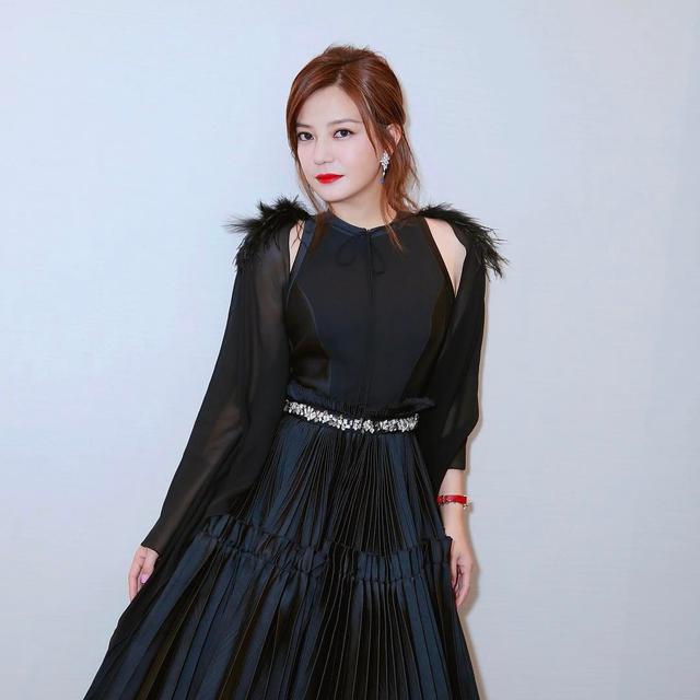 Zhao Wei memerankan Putri Huan Zhu