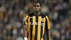 Striker Hull City asal Angola, Manucho dengan mata lebam di partai Liag Premier menghadapi Arsenal, 17 Januari 2009 di Kingston Communications Stadium, Hull. AFP PHOTO/PAUL ELLIS