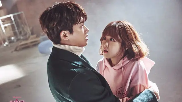 [Bintang] 8 Drama Korea yang Bertema Kisah Cinta di Kantor