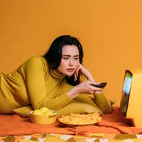 Hindari kebiasaan-kebiasaan makan berikut ini agar awet muda di usia 40 tahun. (pexels/koolshooters).