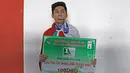 Rendy Juliansyah menjadi pencetak gol terbanyak pada ajang Tien Phong Plastic Tournament 2017 saat tiba di Bandara Soekarno-Hatta, Cengkareng, Senin (19/6/2017). Timnas U-16 menjadi juara pada ajang tersebut. (Bola.com/Nicklas Hanoatubun)