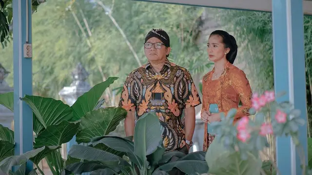 Outfit Maudy Kosnaedi dengan Kebaya dalam Series Losmen Bu Broto