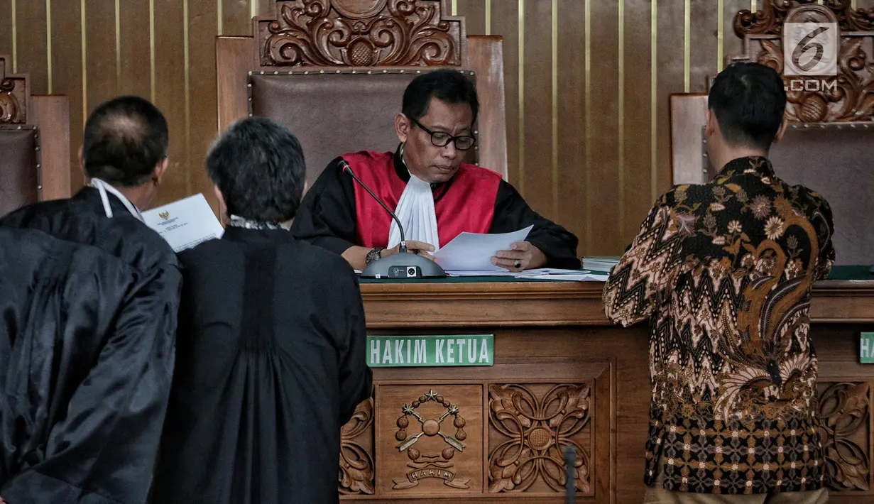 Hakim Agus Widodo memimpin sidang praperadilan Romahurmuziy di Pengadilan Negeri Jakarta Selatan, Senin (6/5/2019). Sidang beragendakan membacakan permohonan atau gugatan yang sebelumnya diajukan mantan Ketum PPP Romahurmuziy usai ditetapkan sebagai tersangka oleh KPK. (Liputan6.com/Faizal Fanani)