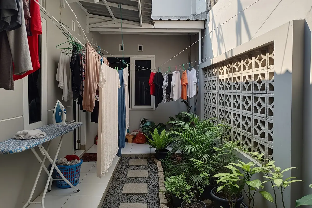 9 Inspirasi Area Jemuran dengan Roster Rumah Type 36, Solusi Lahan Sempit