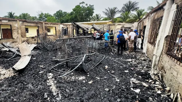Aksi Siswi Mmebakar Asrama