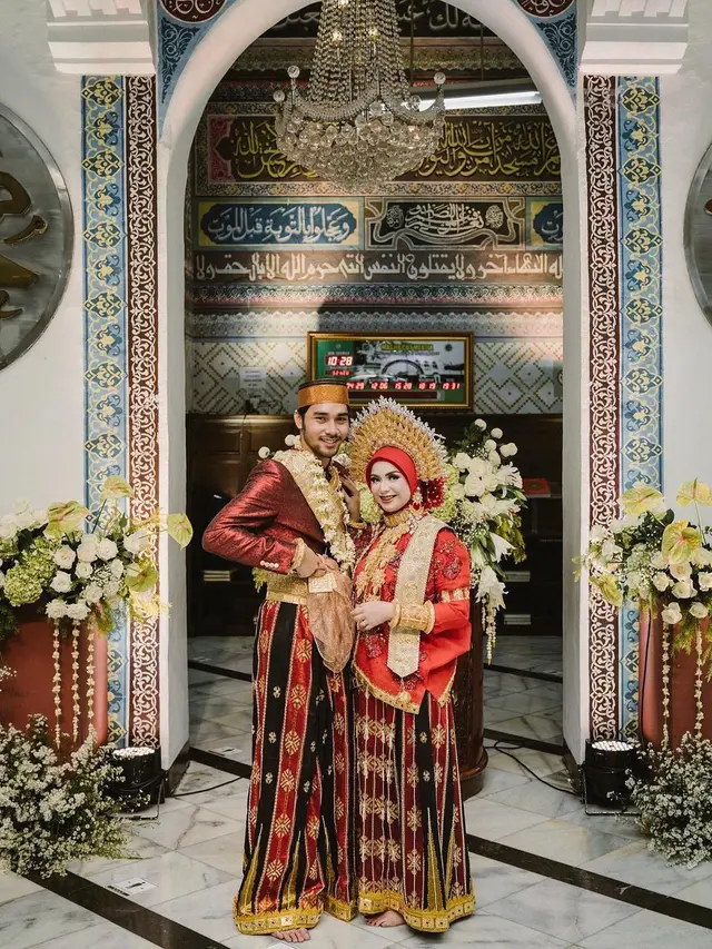 Potret mesra Achmad Megantara dan istri