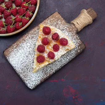Kamu bisa menyesuaikan bahan, menambahkan topping favorit, hingga bereksperimen dengan berbagai rasa tanpa khawatir gagal karena proses memanggang pada no bake dessert. [Dok/freepik.com/KamranAydinov]