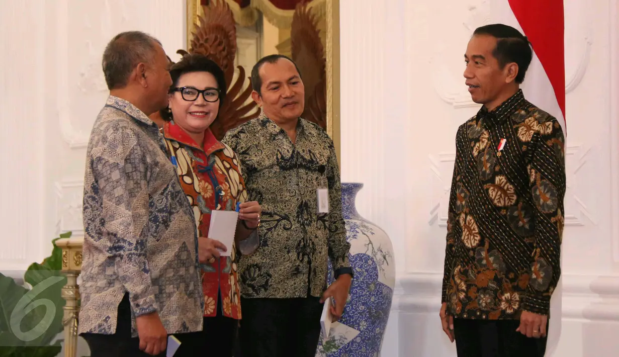 Empat pimpinan KPK menemui Presiden Joko Widodo (Jokowi) di Istana Merdeka, Jakarta, Jumat (5/5). KPK menemui Presiden Jokowi untuk menyampaikan saran terkait pengelolaan pemerintahan dan perbaikan sistem di dalamnya. (Liputan6.com/Angga Yuniar)