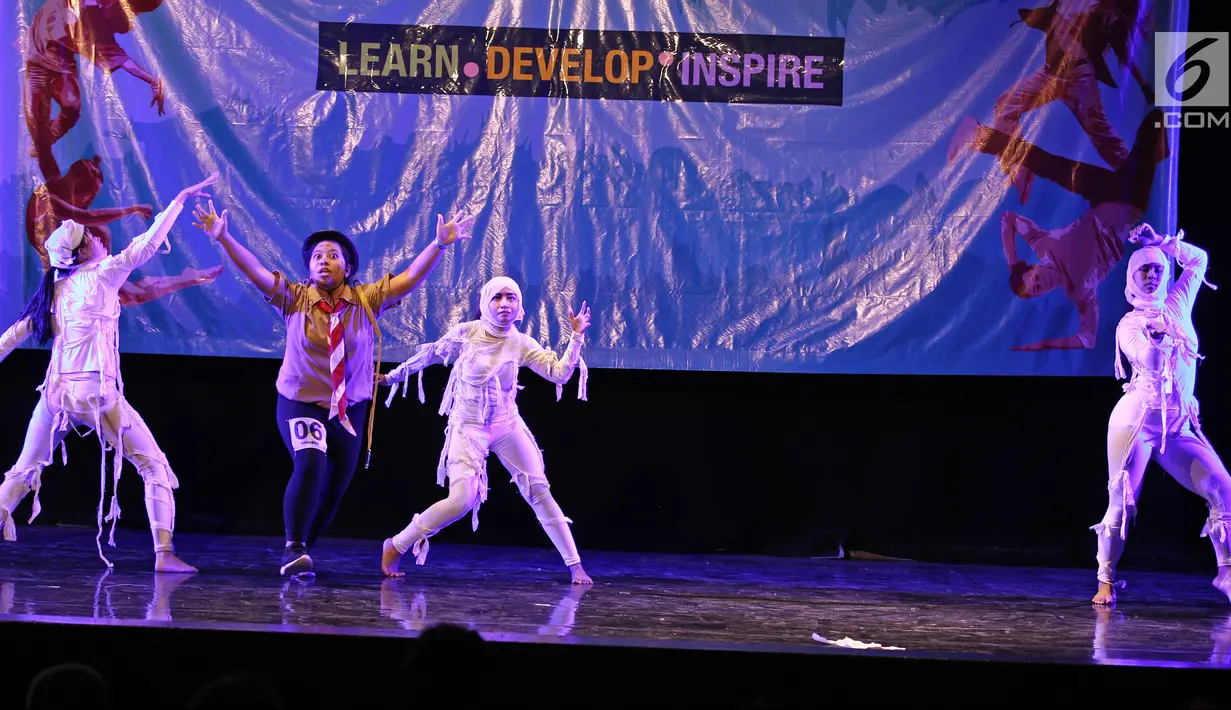 Ekspresi peserta saat menunjukkan tariannya dalam kompetisi Namarina bertajuk 'Internal Jazz dance Competition 2018' di Jakarta, Minggu (6/5). Kompetisi diikuti peserta tingkat pemula, madya, hingga mahir. (Liputan6.com/Herman Zakharia)