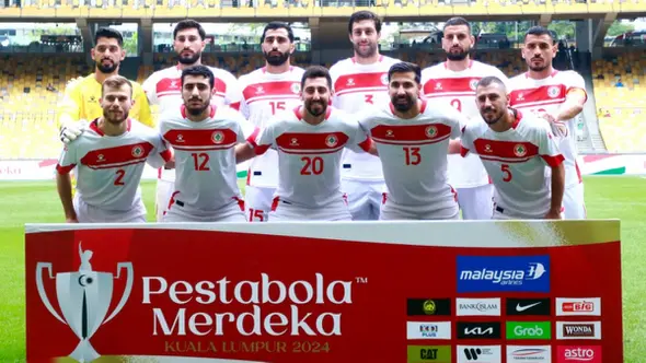 <p>Tim Lebanon berpose untuk foto menjelang pertandingan persahabatan internasional melawan Tajikistan di Stadion Nasional Bukit Jalil di Kuala Lumpur pada tanggal 4 September 2024. (Farhan HARUN/AFP)</p>