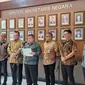 Ketua Pansel Capim dan Dewas KPK, Yusuf Ateh mengumumkan hasil tes tertulis calon pimpinan (capim) dan dewan pengawas (dewas) Komisi Pemberantasan Korupsi (KPK) periode 2024-2029. (Lizsa Egeham).