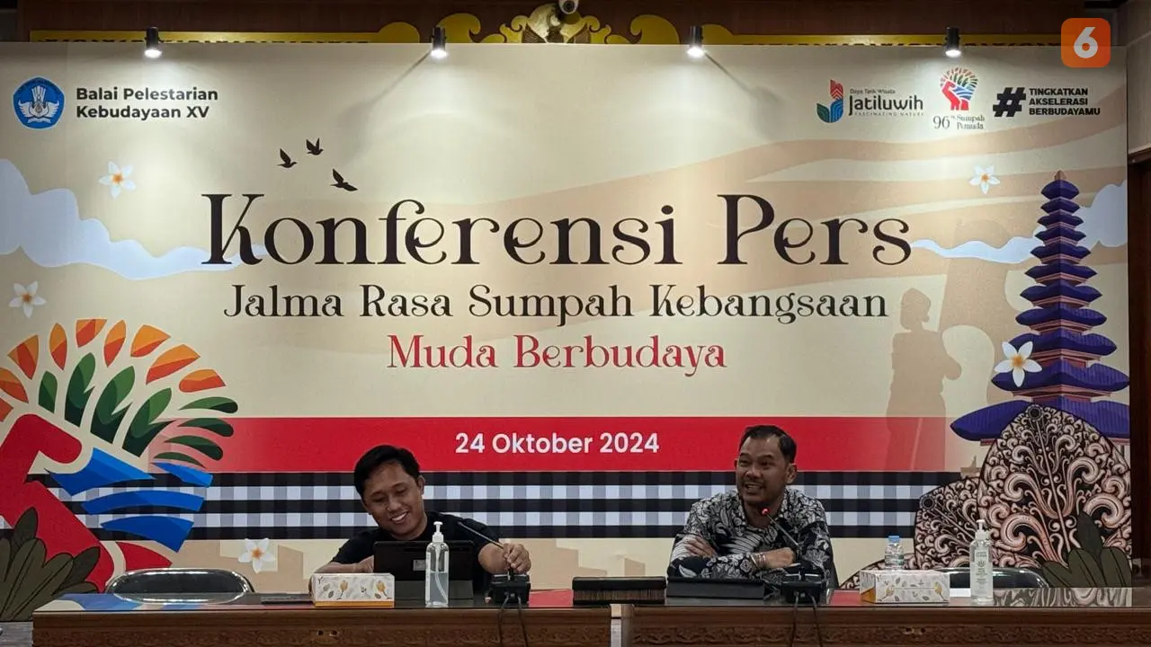 Kepala Balai Pelestarian Kebudayaan Wilayah XV Abi Kusno (kanan) dan Kasubbag Umum Balai Pelestarian Kebudayaan Wilayah XV I Gusti Agung Gede Artanegara