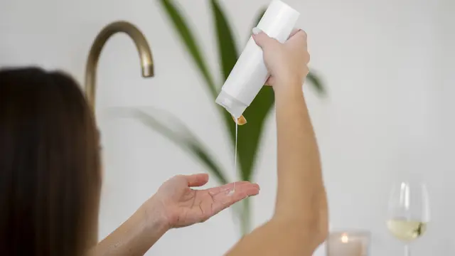 Ilustrasi merawat rambut