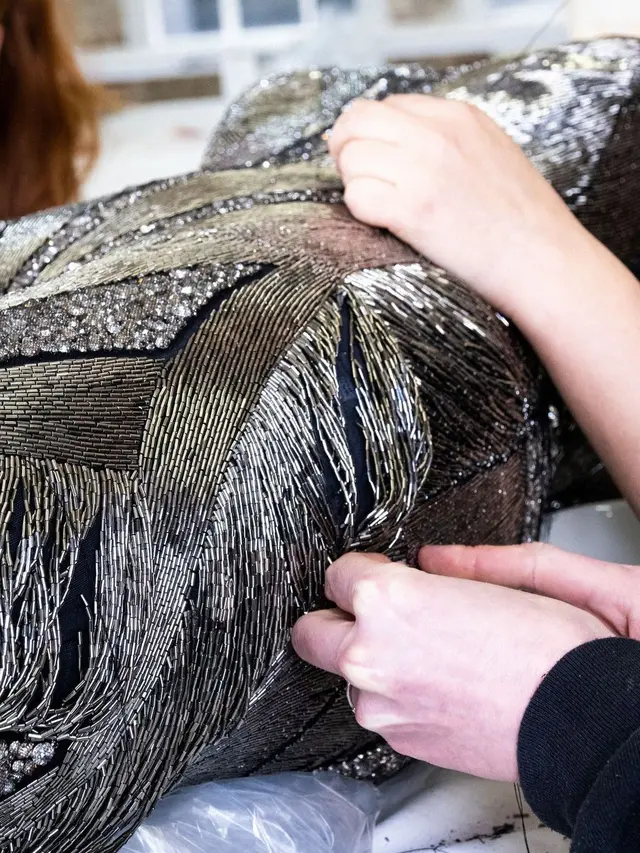 Kostum Alexander McQueen