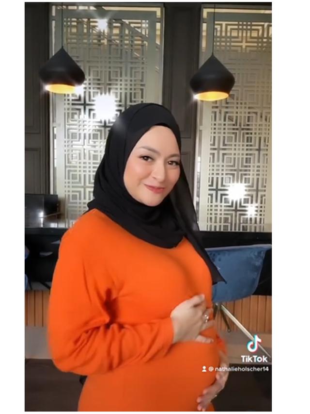 Hamil Anak Pertama Ini 6 Potret Baby Bump Nathalie Holscher Istri Sule Hot Liputan6 Com