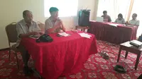 Ketua Umum PB GABSI Ekawahyu Kasih (kanan) dan Wakil Ketua Umum Abdullah Imran (kiri) saat memberikan paparan mengenai sosialisasi pendataan atlet bridge secara online di Batam, Riau (istimewa)