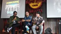 Sansan Killing Me Reunion (kanan) bersama CEO Hammersonic, Ravel Junardy (tengah) dan host Gofar Hilman, saat jumpa pers Hammersonic 2020 di Jakarta, Kamis (19/12). (Istimewa)