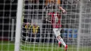 Penyerang AC Milan, Fabio Borini berselebrasi setelah berhasil mencetak gol ke gawang Bologna dalam laga pekan ke-35 Liga Italia di San Siro, Senin (6/5/2019). AC Milan berhasil mengatasi Bologna 2-1 demi memelihara asa mereka mengamankan tiket ke Liga Champions musim depan (AP/Antonio Calanni)