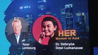 Potret dr. Debryna Dewi Lumanauw, salah seorang tokoh "HER - Women in Asia" di background acara DW Asia Pasifik di Jakarta, Jumat (18/11/2022). (Safinatun Nikmah/Liputan6.com)
