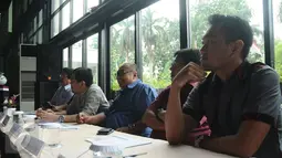 Delapan perwakilan tim sepakbola yang akan berlaga di babak delapan besar Piala Jenderal Sudirman 2015 hadir dalam pengundian di Jakarta, Kamis (3/12/2015). Babak 8 besar akan berlangsung di dua kota, Solo dan Sleman. (Liputan6.com/Helmi Fithriansyah)