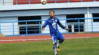 Airlangga Sucipto jadi penghangat bangku cadangan Persib. (Bola.com/Muhammad Ginanjar)