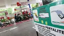 Suasana di SPBU Abdul Muis, Jakarta, Jumat (2/2). Saat ini, harga minyak dunia sudah mencapai US$ 70 per barel, atau naik sekitar 25 persen sejak awal tahun. (Liputan6.com/Angga Yuniar)