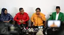 Ketua Umum DPP Hanura Oesman Sapta Odang (kedua kanan) bersama sejumlah petinggi partai-partai pendukung Ahok-Djarot menggelar konferensi pers usai mengadakan pertemuan di Jakarta, Selasa (7/3). (Liputan6.com/Johan Tallo)