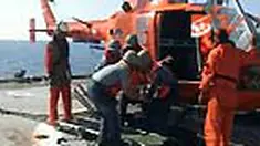 Tim Satgas SAR gabungan TNI Angkatan Laut, Basarnas, dan pasukan katak, menyisir Perairan Tanjung Jangkar, Banyuwangi, Jawa Timur untuk menyelamatkan 25 anak buah kapal (ABK) yang tenggelam. 