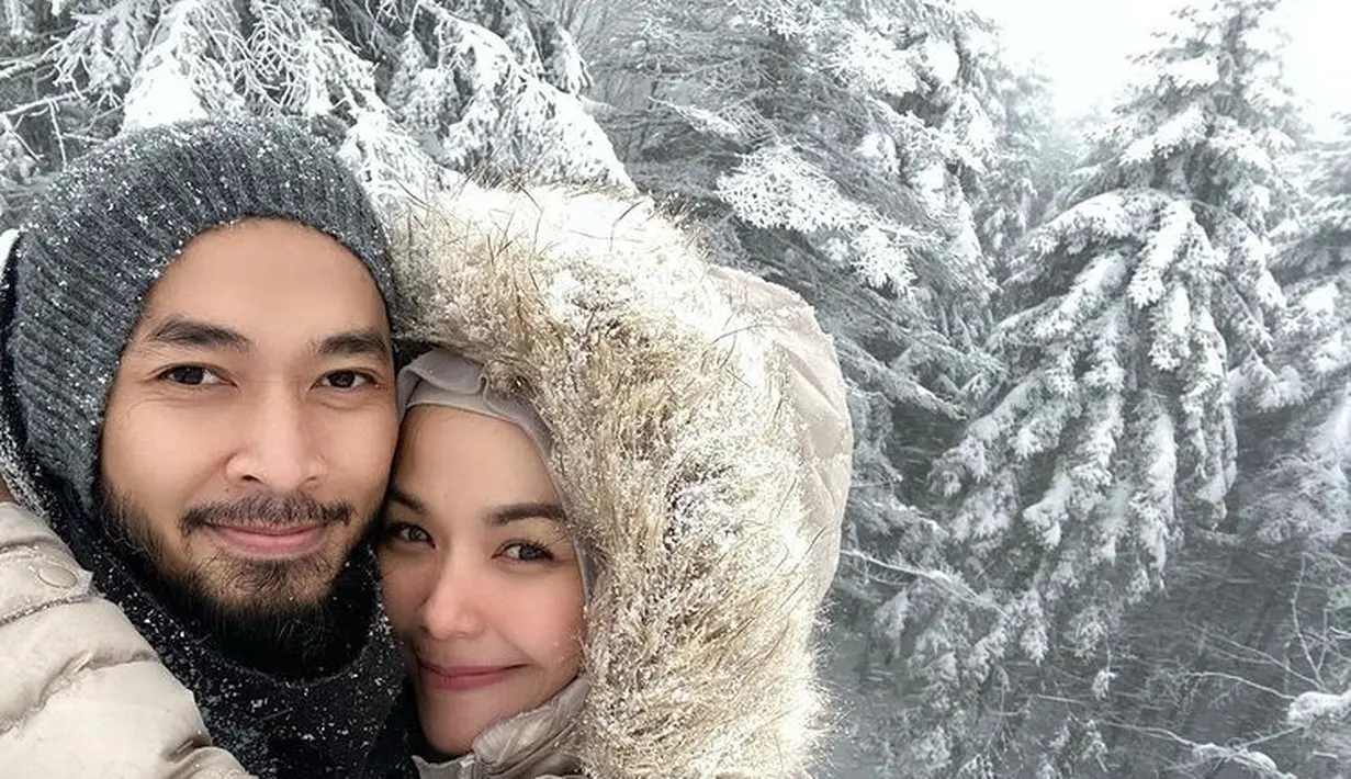 Selain itu pelukan dan senyuman hangat juga akan membuat hubungan semakin melekat. (Foto: Instagram/methayuna)