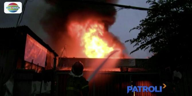 3 Toko dan Rumah Warga di Tangerang Ludes Terbakar
