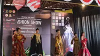 Warga Binaas Lembaga Pemasyarakatan Banyuwangi mengikuti Fashion Sow dalam rangka HUT Kemerdekaan RI ke 77 (Hermawan Arifianto/Liputan6)