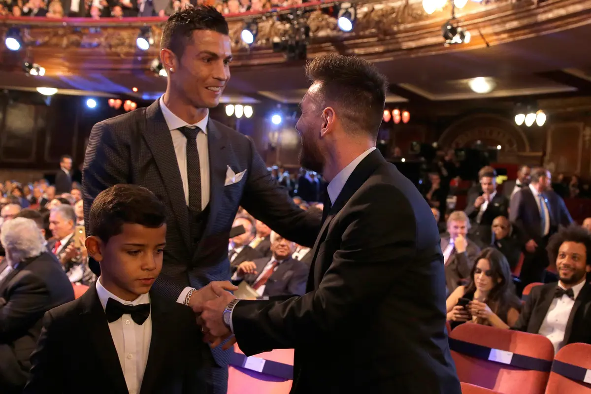 Cristiano Ronaldo Raih Gelar Pemain Terbaik FIFA 2017