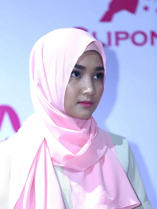 Suka duka dialami Fatin ditengah kesibukannya manggung dan kuliah. Yang memaksannya untuk membolos kuliah. (Nurwahyunan/Bintang.com)