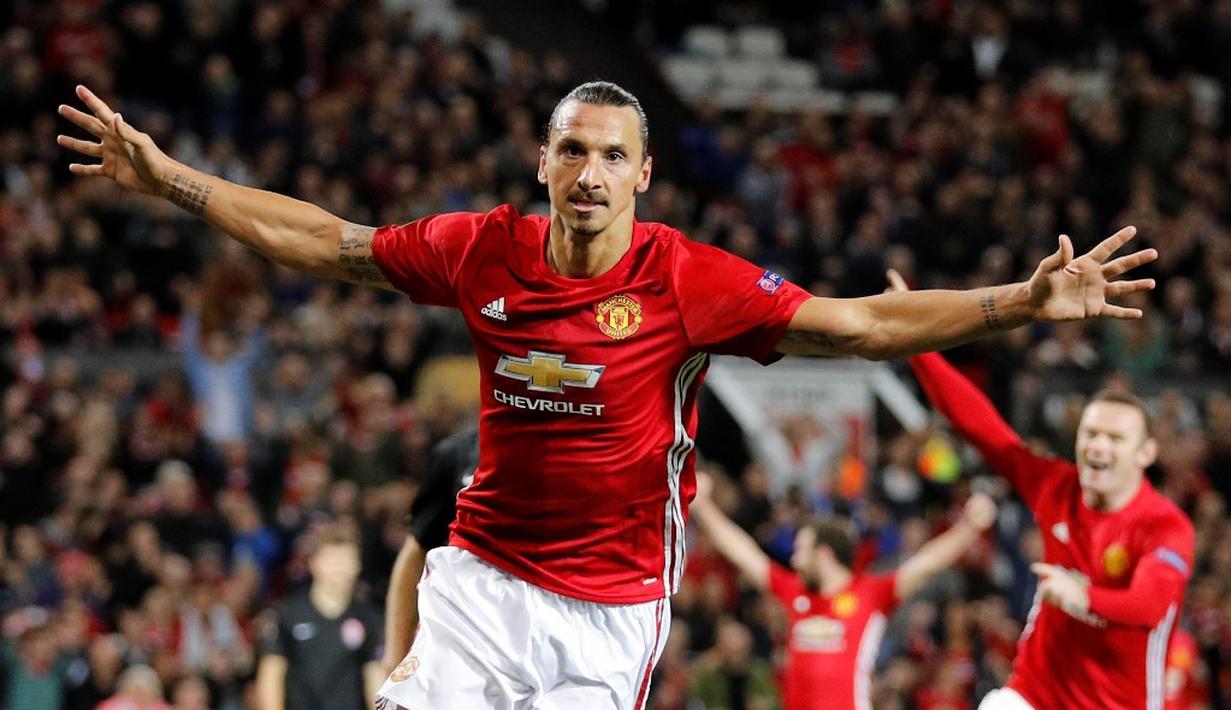 2. Zlatan Ibrahimovic. Kedatangan Zlatan Ibrahimovic dengan bebas transfer ternyata memberi keuntungan yang berlipat bagi MU melalui penjualan jersey yang laris manis di pasaran. (Reuters/Darren Staples)