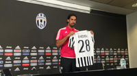 RESMI - Sami Khedira resmi diperkenalkan ke publik Juventus. (Juventus/Twitter)