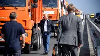 Penampilan 'Macho' Vladimir Putin Saat Resmikan Jembatan Crimea