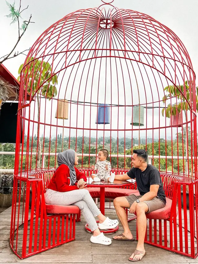 Nathalie Hoslcher dekat dengan mantan pacarnya 10 tahun lalu (Foto: Instagram nathalieholscher)