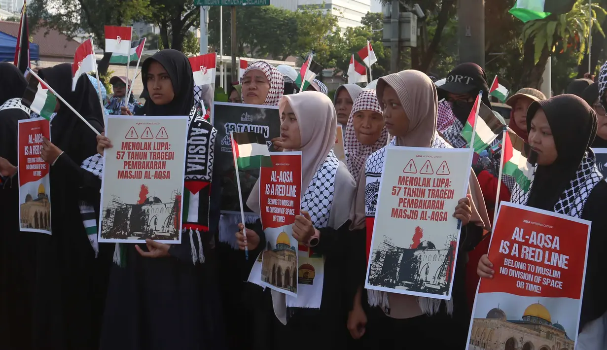 Massa AQSA Working Group (AWG) menggelar Aksi Jumat Nasional di depan Kedutaan Besar Amerika Serikat di Jakarta, Jumat, 21 Agustus 2026,. (KLY/ Arie Basuki)