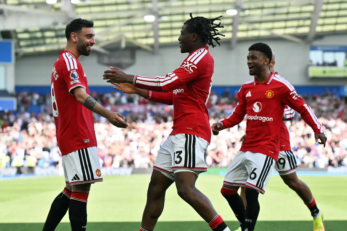 Selebrasi Bruno Fernandes bersama pemain Manchester United di kandang Brighton