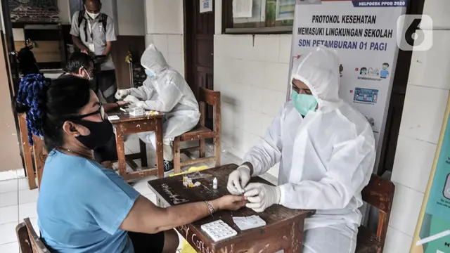 Warga Petamburan Jalani Rapid Test