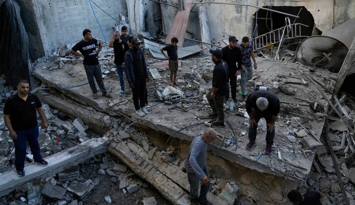 Sebelumnya pada hari Kamis (9/11) lalu, Kementerian Kesehatan Palestina mengatakan bahwa 14 orang tewas dalam operasi Israel di Kota Jenin. Ini merupakan jumlah korban tewas tertinggi di Tepi Barat akibat satu serangan, setidaknya sejak tahun 2005, menurut catatan PBB. (AP Photo/Majdi Mohammed)