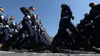 Prajurit Rusia berbaris selama parade Hari Kemenangan menandai ulang tahun ke-71 dari kemenangan atas Nazi Jerman dalam Perang Dunia II, di Lapangan Merah di Moskow, Rusia, (9/5). (REUTERS/Grigory Dukor)