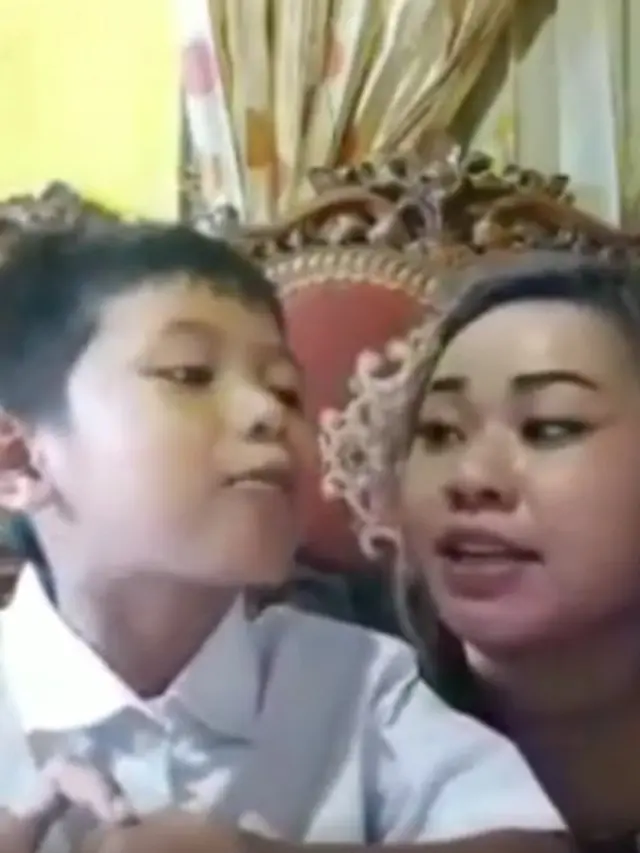 Viral Tante Lala, Ngegas Saat Ajari Sang Anak Baca Pancasila