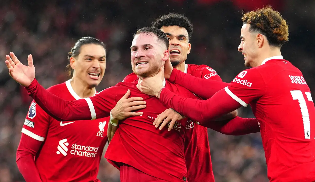 Liverpool kembali unggul lewat tendangan keras Alexis Mac Allister yang berbuah gol di menit ke-76. (AP Photo/Jon Super)