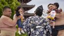 Budaya “Crying Baby Sumo” atau dikenal sebagai Naki Sumo Festival merupakan tradisi unik dari negara Jepang yang melibatkan bayi dan pegulat Sumo. (AFP/Yuichi Yamazaki)
