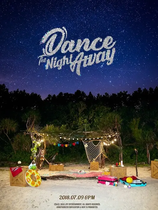 Kabar gembira ini TWICE sampaikan melalui akun media sosial resminya. Dalam unggahan itu, terlihat keterangan Dance the Night Away. (Foto: Soompi.com)