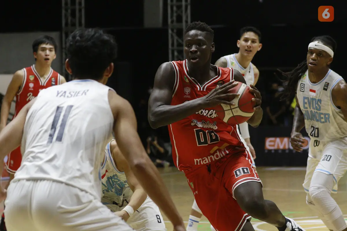 Foto: Indonesia Patriots Kantongi Kemenangan Perdana usai Menangkan Laga Sengit Kontra Evos Thunder Bogor di IBL 2022