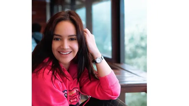Dijuluki Ratu FTV, Ini 7 Pesona Angelica Simperler Bak ABG (Stok)