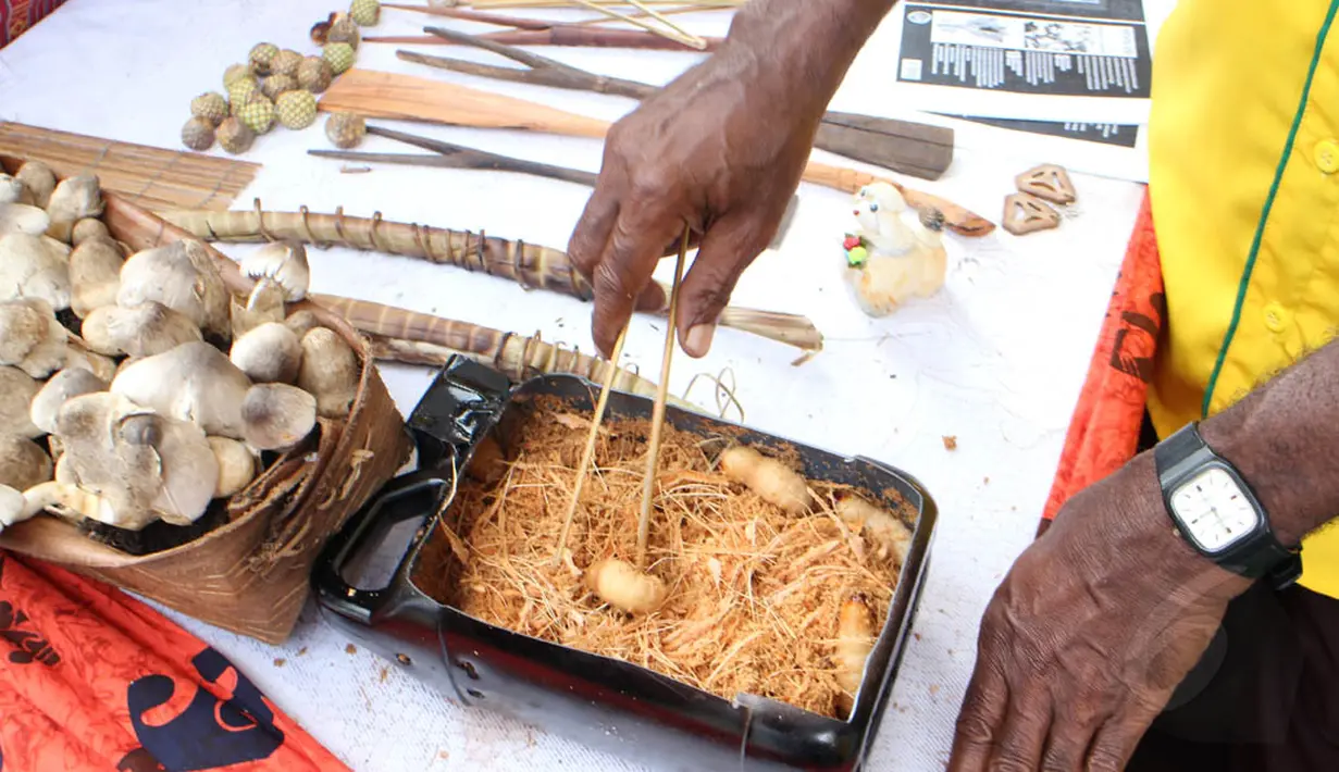 Di Festival Pangan Sagu Nusantara di Senayan, (3/5/2015), terdapat Ulat Sagu dari Papua yang dianggap memiliki kandungan gizi yang tinggi, dan ulat ini dapat langsung dimakan (Liputan6.com/Gilar Dhani)