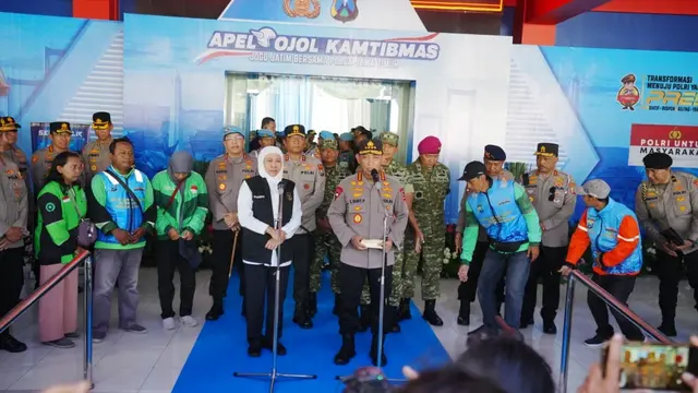 Kapolri bersama pengemudi ojek online